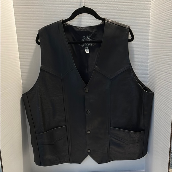 Black leather vest men’sSize 2 XLNWOT